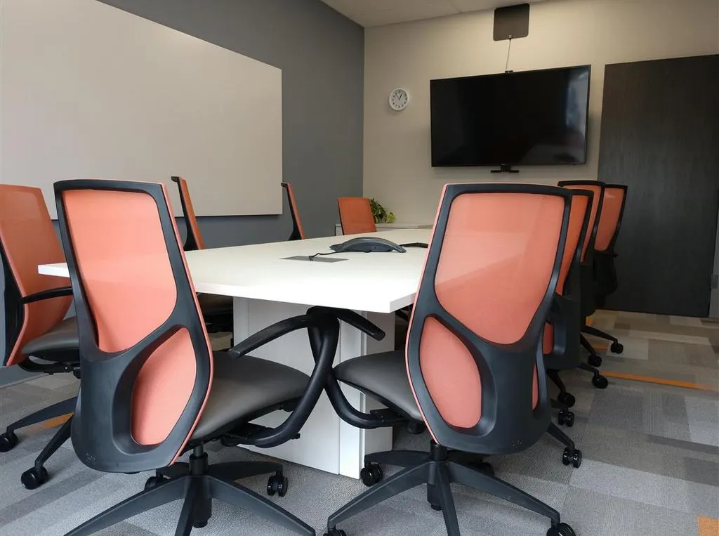 Office Evolution - 1120 Depot Ln SE, - Cedar Rapids - Thumbnail 2