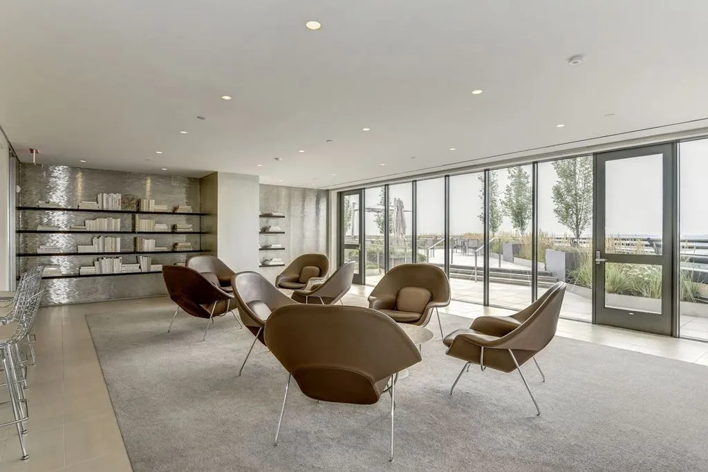 Carr Workplaces - Rosslyn - 1001 19th Street North, Arlington - VA - Thumbnail 2